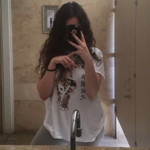 white t-shirt